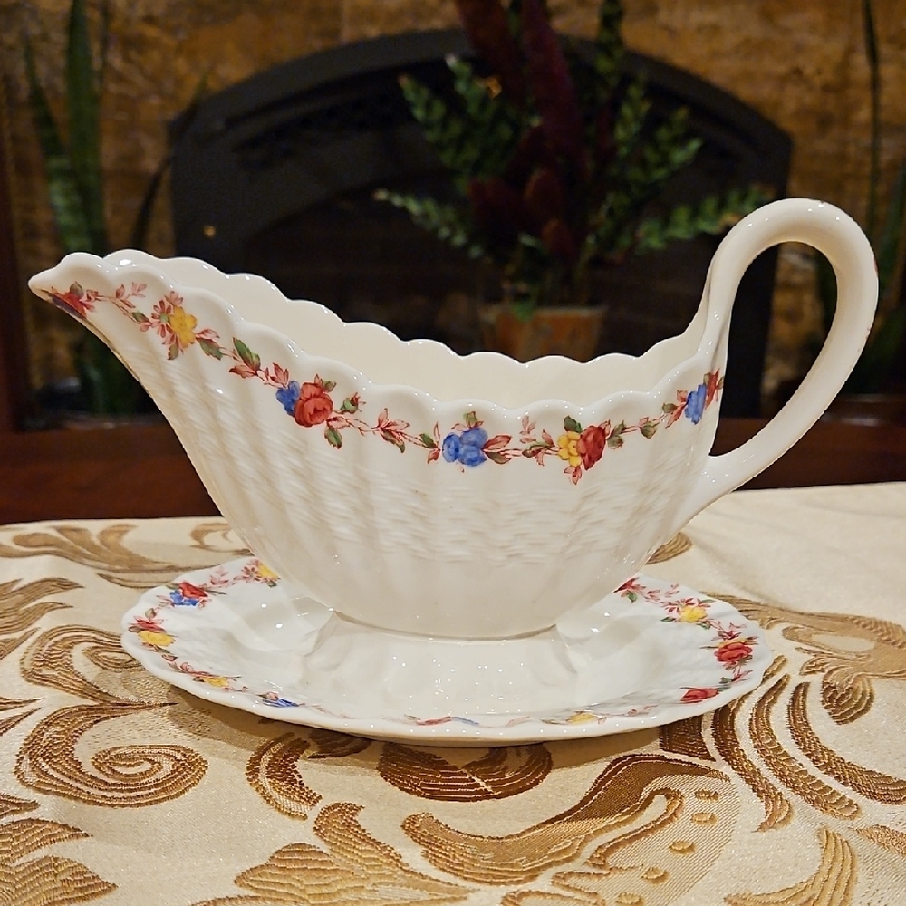 VTG Copeland Spode Wicker Rose Gravy Boat & Attached Underplate - S.721 England